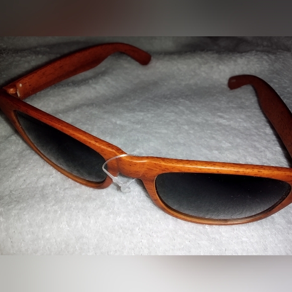 NEW sunglasses - Picture 3 of 4